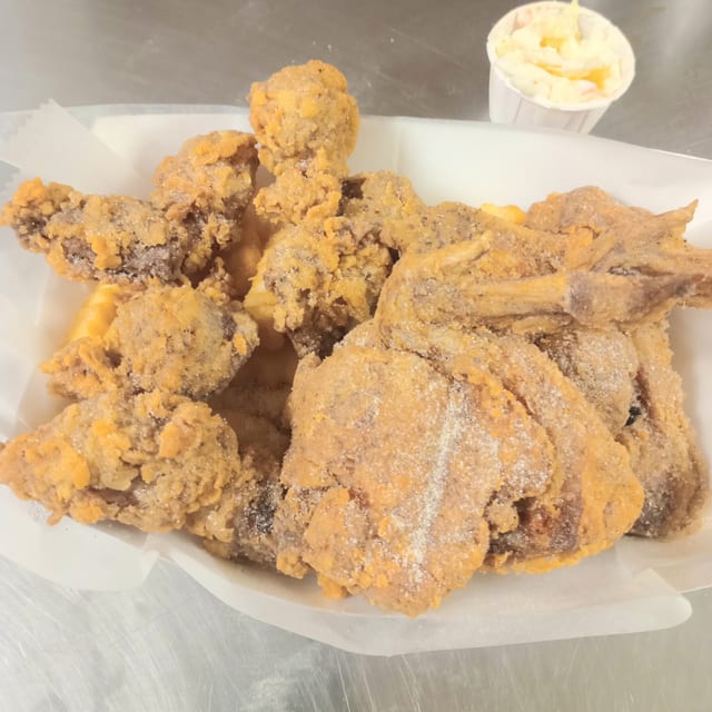 Gizzard and 3 Wings Dinner.